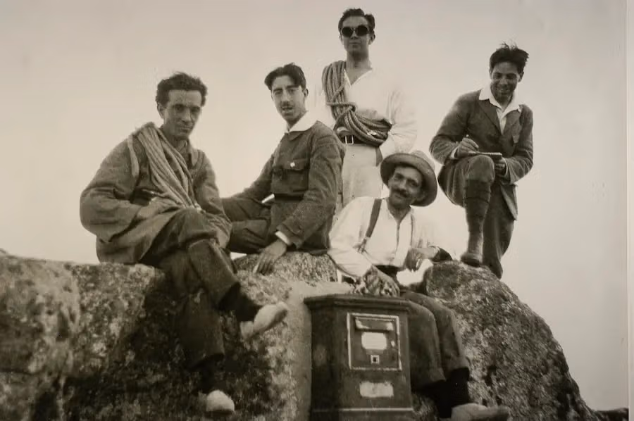 Colección Club Alpino Español. 1916/1919. Escaladores en la cumbre de El Yelmo.