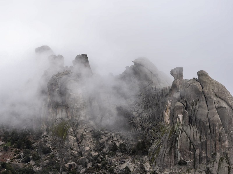 Gigantes entre las nubes